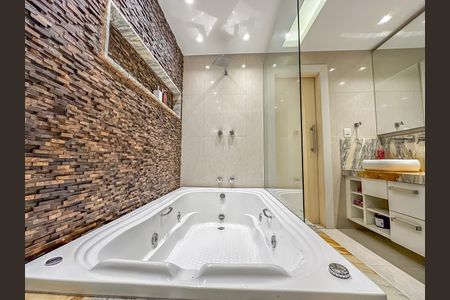 Apartamento à venda com 208m², 3 quartos e 1 vaga