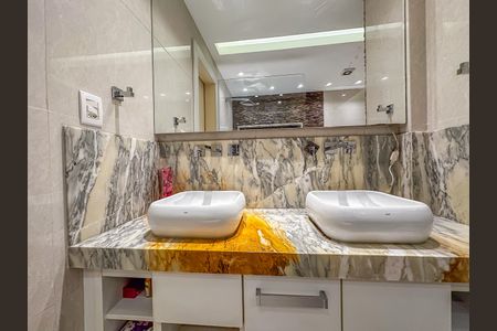 Apartamento à venda com 208m², 3 quartos e 1 vaga