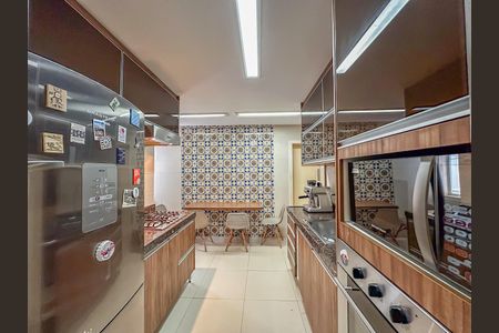 Apartamento à venda com 208m², 3 quartos e 1 vaga
