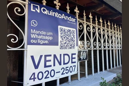 Placa QuintoAndar  de casa à venda com 3 quartos, 180m² em Serrano, Belo Horizonte