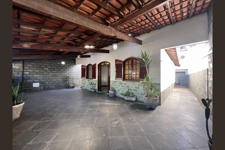 Casa à venda com 3 quartos, 180m² em Serrano, Belo Horizonte