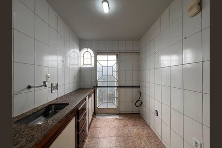 Cozinha de casa à venda com 3 quartos, 180m² em Serrano, Belo Horizonte