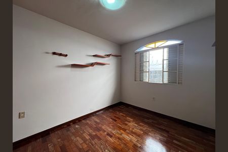 Quarto 3 de casa à venda com 3 quartos, 180m² em Serrano, Belo Horizonte