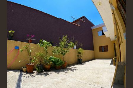 Área externa de casa à venda com 3 quartos, 150m² em Vila Ivone, São Paulo