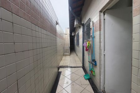 Casa para alugar com 140m², 2 quartos e 1 vaga Casa para alugar com 140m², 2 quartos e 1 vagaCorredor lateral