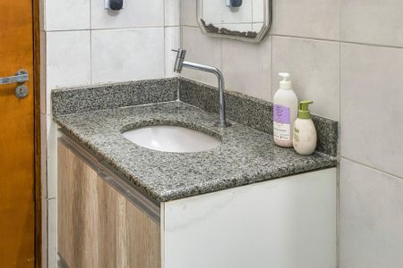 Banheiro da Suíte de casa para alugar com 2 quartos, 140m² em Nova Mirim, Praia Grande