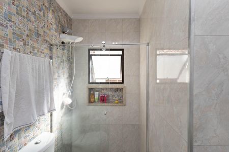 Casa de condomínio para alugar com 200m², 3 quartos e 2 vagas Casa de condomínio para alugar com 200m², 3 quartos e 2 vagasBanheiro da Suíte