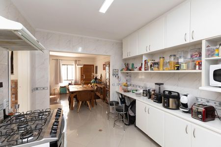 Casa de condomínio para alugar com 200m², 3 quartos e 2 vagas Casa de condomínio para alugar com 200m², 3 quartos e 2 vagasCozinha - Armários