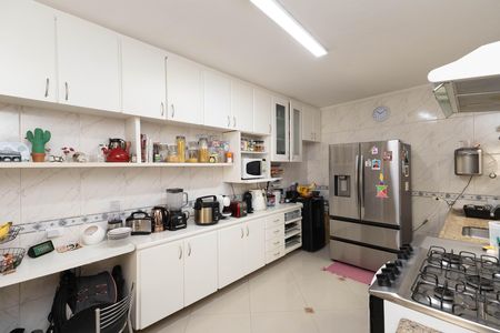 Casa de condomínio para alugar com 200m², 3 quartos e 2 vagas Casa de condomínio para alugar com 200m², 3 quartos e 2 vagasCozinha - Armários
