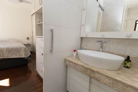 Casa de condomínio para alugar com 200m², 3 quartos e 2 vagas Casa de condomínio para alugar com 200m², 3 quartos e 2 vagasBanheiro da Suíte