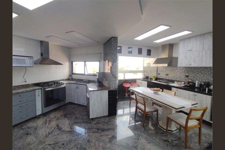 Apartamento à venda com 4 quartos, 240m² em Jardim Avelino, São Paulo