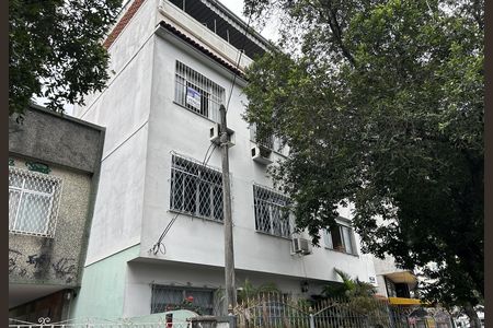Fachada + placa de apartamento à venda com 2 quartos, 75m² em Vila Valqueire, Rio de Janeiro