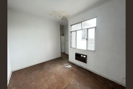Apartamento à venda com 75m², 2 quartos e sem vagaSala