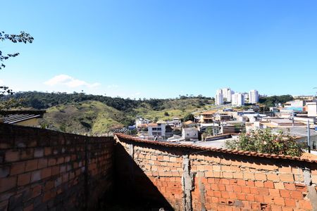 Quintal de casa para alugar com 3 quartos, 360m² em Alvorada, Belo Horizonte