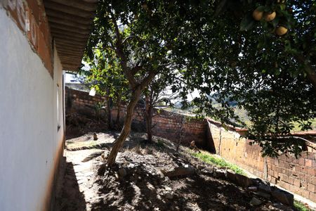 Quintal de casa para alugar com 3 quartos, 360m² em Alvorada, Belo Horizonte