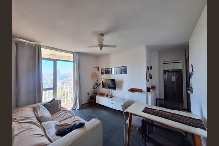 Apartamento à venda com 70m², 2 quartos e 1 vaga Apartamento à venda com 70m², 2 quartos e 1 vagaSala