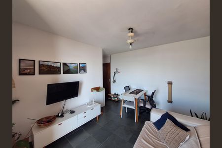 Apartamento à venda com 70m², 2 quartos e 1 vaga Apartamento à venda com 70m², 2 quartos e 1 vagaSala