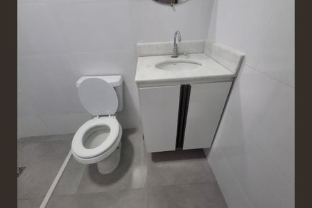 Banheiro de kitnet/studio para alugar com 1 quarto, 24m² em Brás, São Paulo