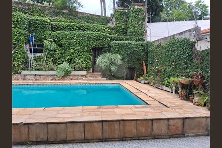 Casa à venda com 4 quartos, 500m² em Alto de Pinheiros, São Paulo