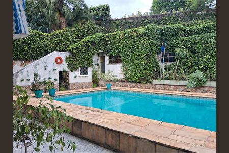 Casa à venda com 4 quartos, 500m² em Alto de Pinheiros, São Paulo