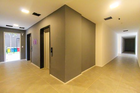 Apartamento para alugar com 41m², 2 quartos e 1 vaga Apartamento para alugar com 41m², 2 quartos e 1 vagaHall