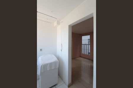 Cozinha e Área de Serviço de apartamento para alugar com 2 quartos, 44m² em Heliópolis, Belo Horizonte