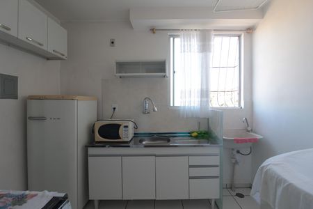 Cozinha e Área de Serviço de apartamento para alugar com 2 quartos, 44m² em Heliópolis, Belo Horizonte
