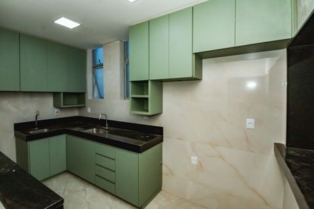 Cozinha de apartamento para alugar com 2 quartos, 60m² em Santa Monica, Belo Horizonte