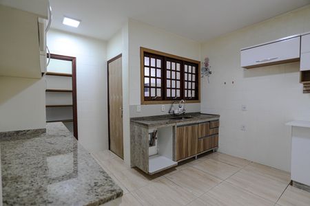Casa para alugar com 200m², 3 quartos e 4 vagas Casa para alugar com 200m², 3 quartos e 4 vagasCozinha