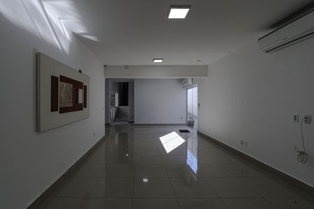 Casa para alugar com 200m², 3 quartos e 4 vagas Casa para alugar com 200m², 3 quartos e 4 vagasSala