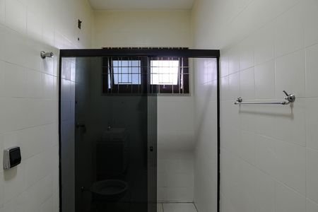 Casa para alugar com 200m², 3 quartos e 4 vagas Casa para alugar com 200m², 3 quartos e 4 vagasBanheiro - Quarto 3 - Suíte