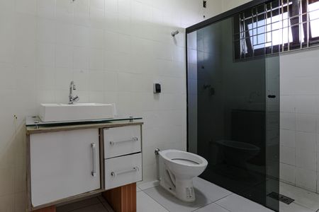 Casa para alugar com 200m², 3 quartos e 4 vagas Casa para alugar com 200m², 3 quartos e 4 vagasBanheiro - Quarto 3 - Suíte