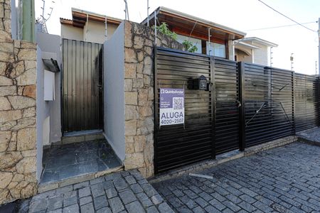 Casa para alugar com 200m², 3 quartos e 4 vagas Casa para alugar com 200m², 3 quartos e 4 vagasFachada