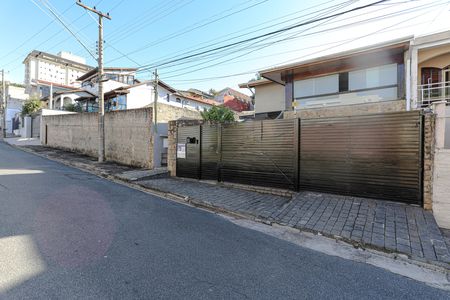 Fachada de casa para alugar com 3 quartos, 200m² em Vila Oliveira, Mogi das Cruzes