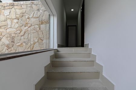Casa para alugar com 200m², 3 quartos e 4 vagas Casa para alugar com 200m², 3 quartos e 4 vagasEscada