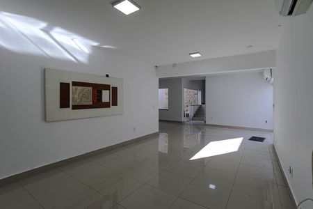 Sala de casa para alugar com 3 quartos, 200m² em Vila Oliveira, Mogi das Cruzes