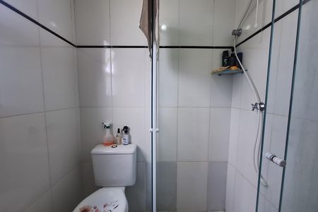Banheiro de apartamento à venda com 2 quartos, 50m² em Vila Lutécia, Santo André