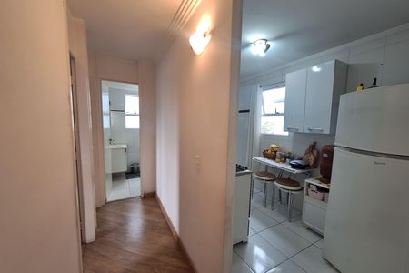 Corredor de apartamento à venda com 2 quartos, 50m² em Vila Lutécia, Santo André