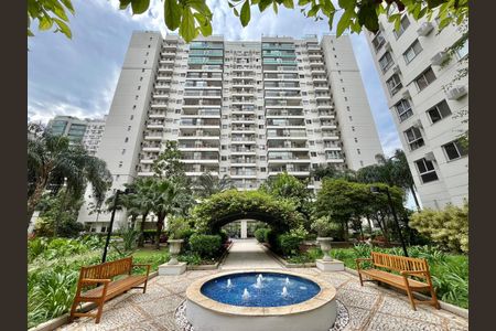 Fachada do bloco de apartamento para alugar com 3 quartos, 90m² em Barra Olímpica, Rio de Janeiro