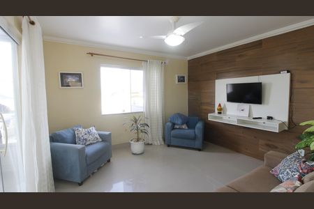 Sala de casa de condomínio para alugar com 4 quartos, 104m² em Ogiva, Cabo Frio
