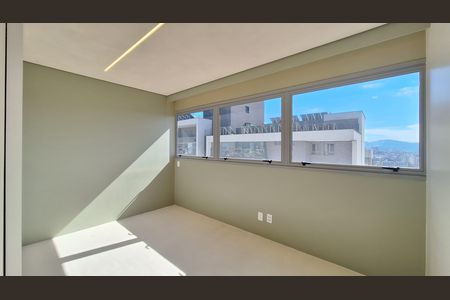 Apartamento à venda com 184m², 4 quartos e 3 vagasQuarto