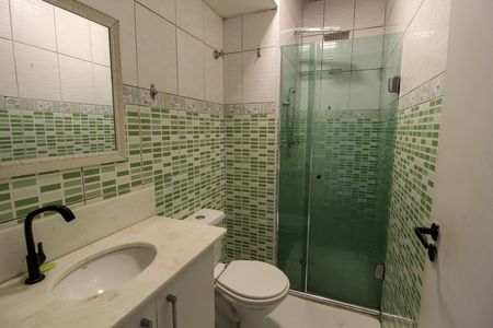 Banheiro de casa de condomínio para alugar com 2 quartos, 69m² em Jardim Amaralina, São Paulo