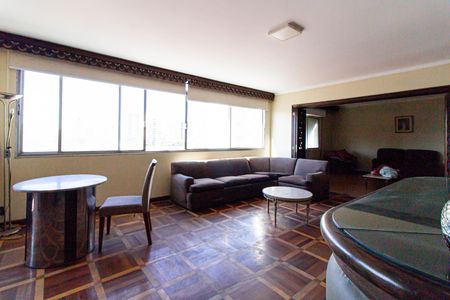 Apartamento para alugar com 213m², 3 quartos e 2 vagas Apartamento para alugar com 213m², 3 quartos e 2 vagasSala