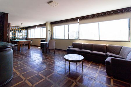 Apartamento para alugar com 213m², 3 quartos e 2 vagas Apartamento para alugar com 213m², 3 quartos e 2 vagasSala