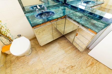 Apartamento para alugar com 213m², 3 quartos e 2 vagas Apartamento para alugar com 213m², 3 quartos e 2 vagasBanheiro da Suíte 2