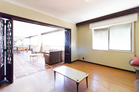 Apartamento para alugar com 213m², 3 quartos e 2 vagas Apartamento para alugar com 213m², 3 quartos e 2 vagasSala de TV