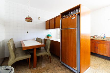 Apartamento para alugar com 213m², 3 quartos e 2 vagas Apartamento para alugar com 213m², 3 quartos e 2 vagasCozinha