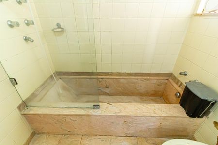Banheiro da Suíte 1 de apartamento para alugar com 3 quartos, 213m² em Lapa, São Paulo