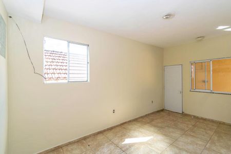 Casa para alugar com 48m², 2 quartos e sem vaga Casa para alugar com 48m², 2 quartos e sem vagaSala