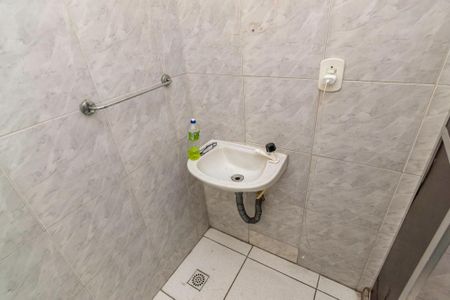 Banheiro de casa para alugar com 2 quartos, 48m² em Vigário Geral, Rio de Janeiro